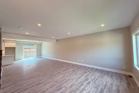 8 GOLF LINKS Road, ON N2Z 0G1