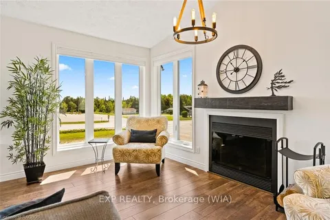 900 BERFORD St, South Bruce Peninsula, ON N0H 2T0