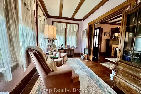 75 10TH St, Hanover, ON N4N 1M9