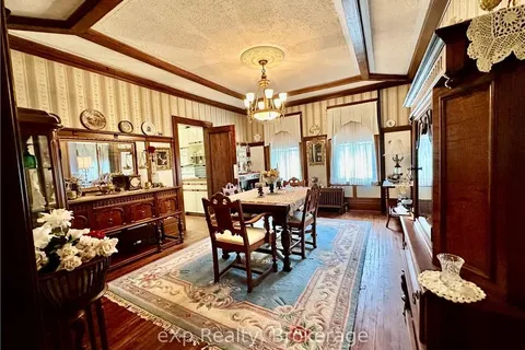 75 10TH St, Hanover, ON N4N 1M9