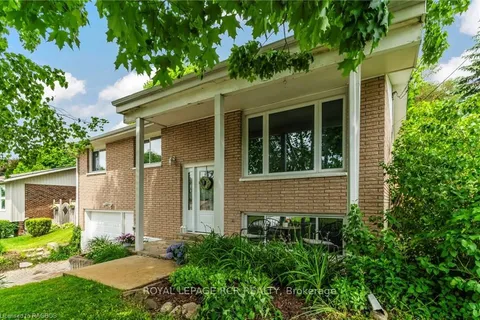 529 19TH Ave, Hanover, ON N4N 3G4