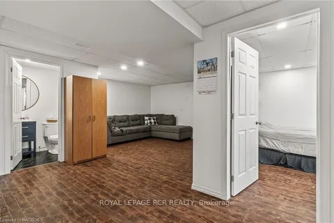 529 19TH Ave, Hanover, ON N4N 3G4