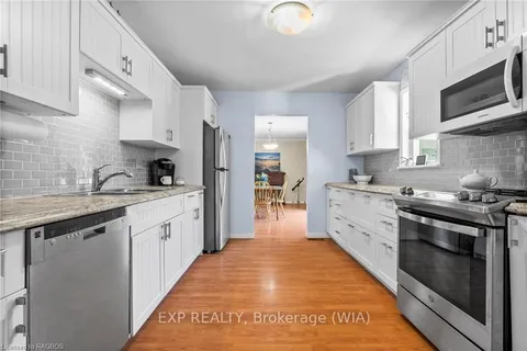 118 DIVISION St, South Bruce Peninsula, ON N0H 2T0