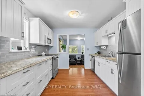 118 DIVISION St, South Bruce Peninsula, ON N0H 2T0