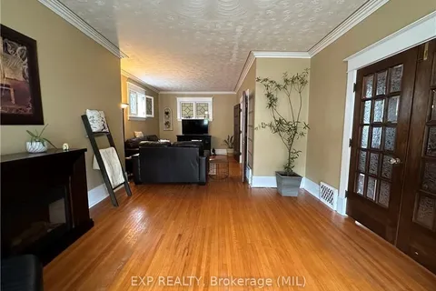 295 9TH St, Hanover, ON N4N 1L3