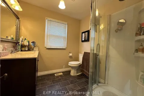 295 9TH St, Hanover, ON N4N 1L3