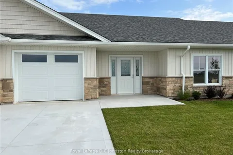 1093 WATERLOO St, Saugeen Shores, ON N0H 2C3