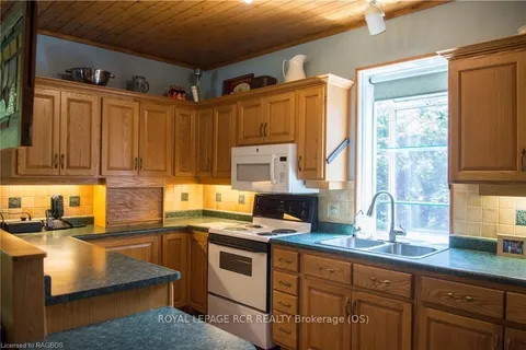 108 BEECH St, South Bruce Peninsula, ON N0H 2T0