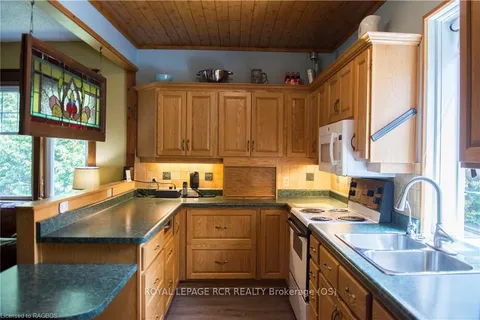 108 BEECH St, South Bruce Peninsula, ON N0H 2T0