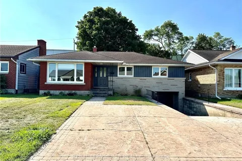 255 6TH St, Hanover, ON N4N 1C3