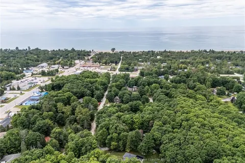 70 LAKELAND Dr, South Bruce Peninsula, ON N0H 2G0