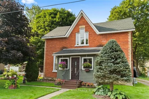 16 JOHN St, Minto, ON N0G 1Z0