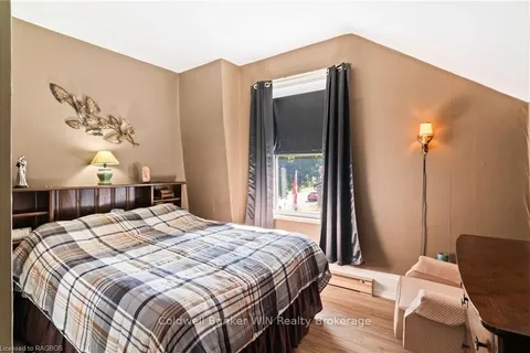 16 JOHN St, Minto, ON N0G 1Z0