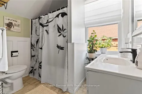 16 JOHN St, Minto, ON N0G 1Z0