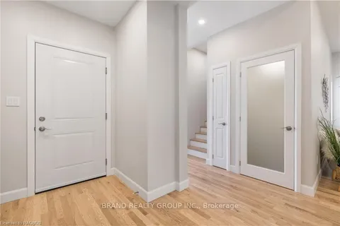 2375 3RD Ave, Owen Sound, ON N4K 2M5