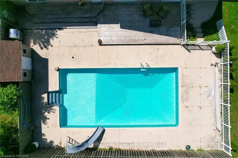 400 QUEEN St, South Bruce Peninsula, ON N0H 1P0