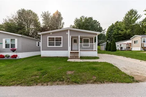 35 SUSSEX Square, Georgian Bluffs, ON N4K 5N5