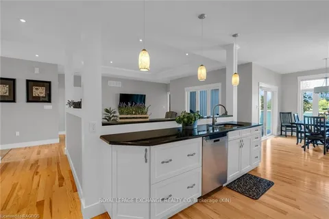 207 CARLOWAY Tr, Huron-Kinloss, ON N2Z 0A4