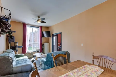 276 12TH St, Hanover, ON N4N 1V3