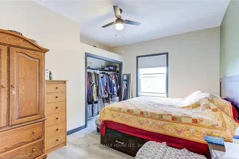 276 12TH St, Hanover, ON N4N 1V3