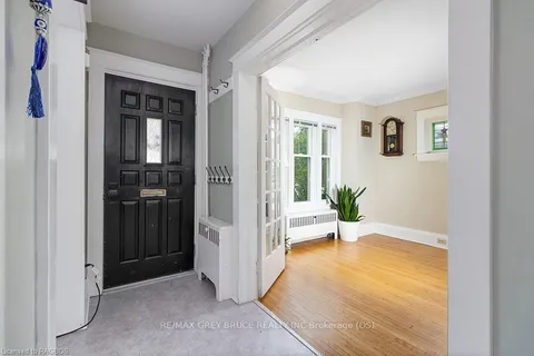 1131 4TH Ave, Owen Sound, ON N4K 4W3