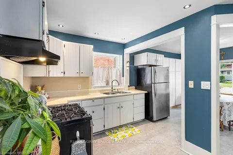 1131 4TH Ave, Owen Sound, ON N4K 4W3