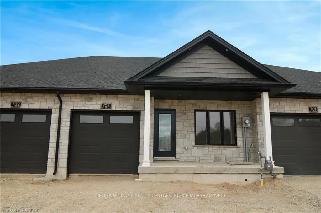 705 18TH St, Hanover, ON N4N 0C5