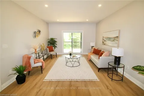 705 18TH St, Hanover, ON N4N 0C5