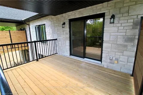 705 18TH St, Hanover, ON N4N 0C5