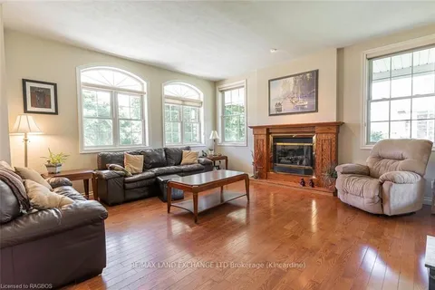 900 PARKPLACE St, Huron-Kinloss, ON N2Z 0C4