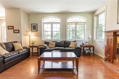 900 PARKPLACE St, Huron-Kinloss, ON N2Z 0C4