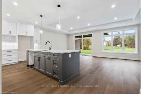 27 MERCEDES Cres, Kincardine, ON N2Z 1G8