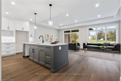 27 MERCEDES Cres, Kincardine, ON N2Z 1G8