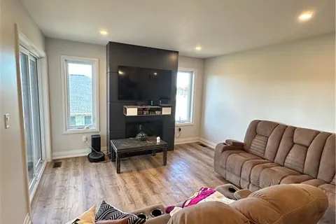 816 23RD Avenue, Hanover, ON N4N 3B8