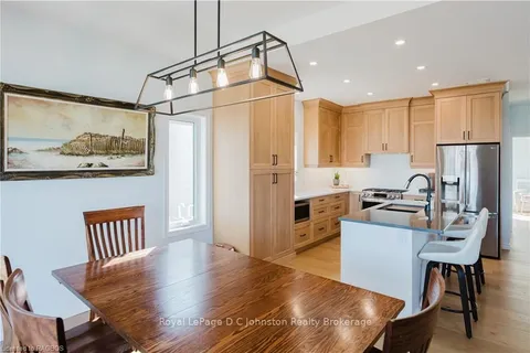 403 NORTHPORT Dr, Saugeen Shores, ON N0H 2C8