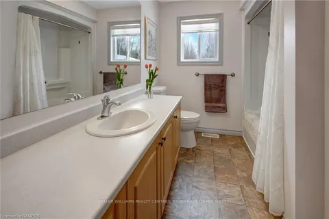 697 ELSINORE Road, South Bruce Peninsula, ON N0H 1A0