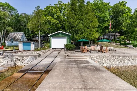 420 MALLORY BEACH Road, ON N0H 2T0