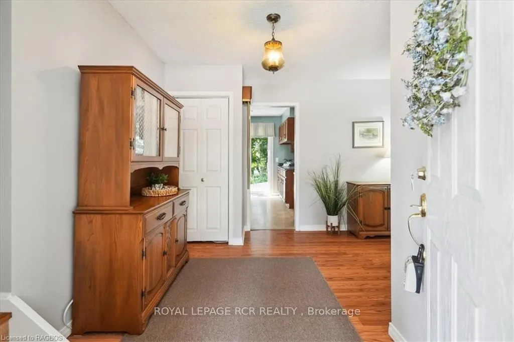 527 5TH Street, ON N4K 1E2