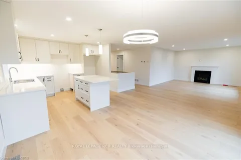 222 16TH Avenue Crescent N/A, ON N4N 3V3