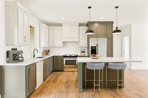 55 CHESTNUT HILL Crescent, ON N0H 2N0