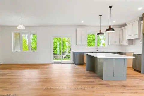 55 CHESTNUT HILL Crescent, ON N0H 2N0