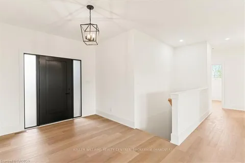 54 CHESTNUT HILL Crescent, ON N0H 2N0