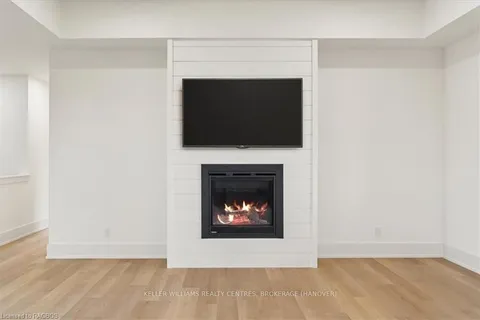 54 CHESTNUT HILL Crescent, ON N0H 2N0