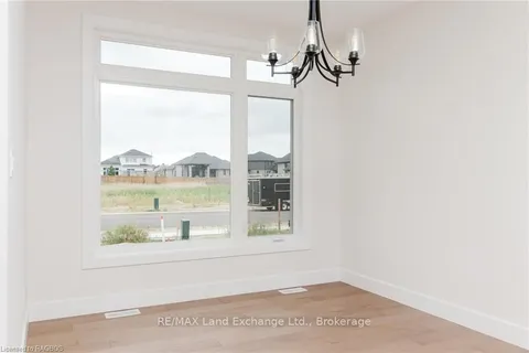 323 MCLEAN Cres, Saugeen Shores, ON N0H 2C3