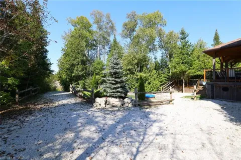 150 WALTER CHARMAN Drive, ON N0H 1W0