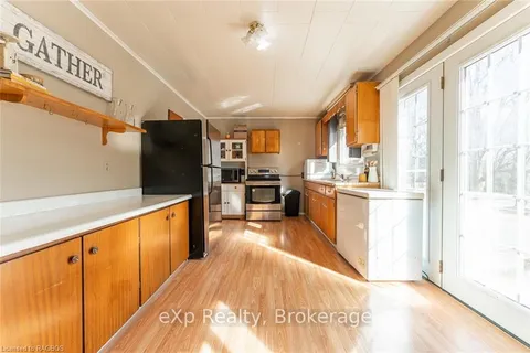 31 POINTVIEW Dr, Northern Bruce Peninsula, ON N0H 1W0