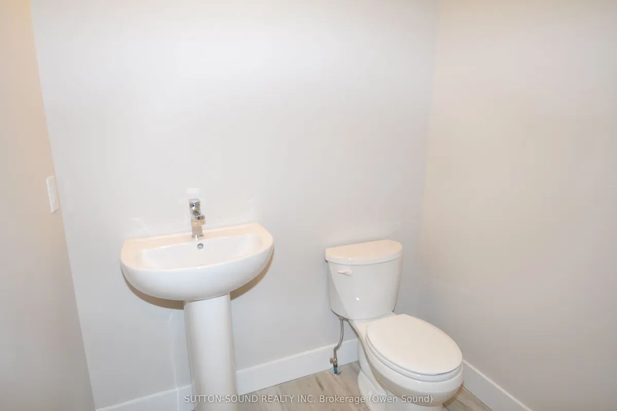 622 8TH Street, ON N4K 5N3