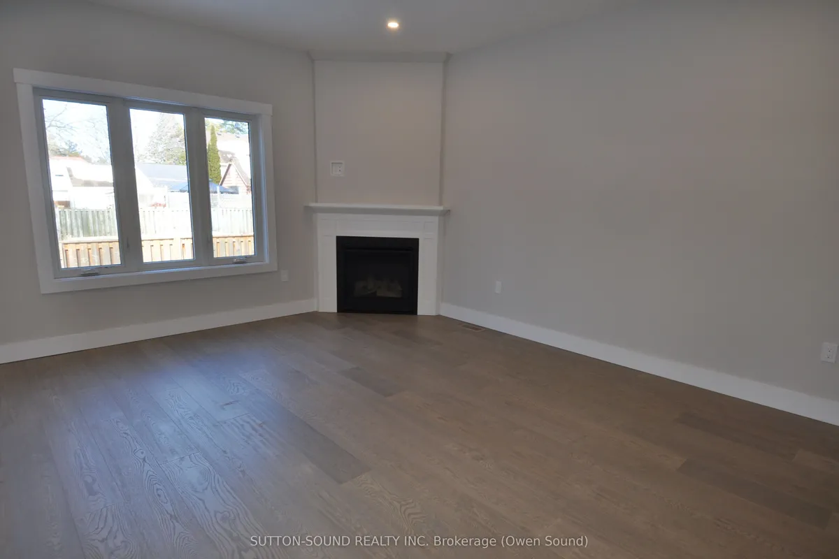 622 8TH Street, ON N4K 5N3