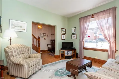 967 4TH Ave, Owen Sound, ON N4K 4V7