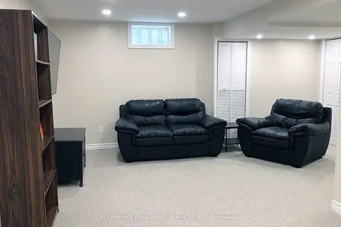 98 Summers Dr, Thorold, ON L2V 5B1